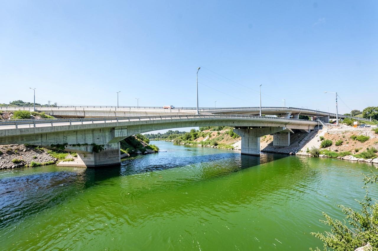 Obra de ingeniería y construcción de INGENIERO